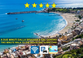 Accogliente e moderno Bivani a 2 minuti a piedi dalla spiaggia-centro con parcheggio riservato, Giardini Naxos